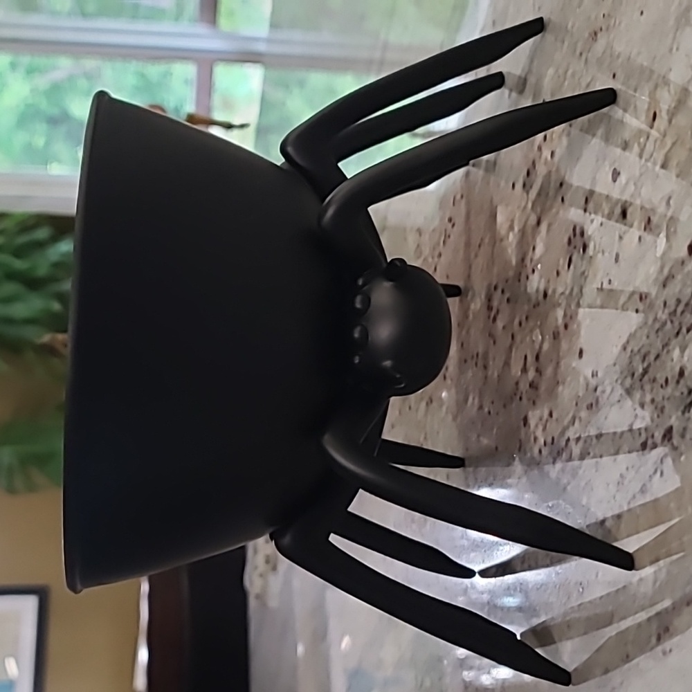 Spider serving bowl NWT